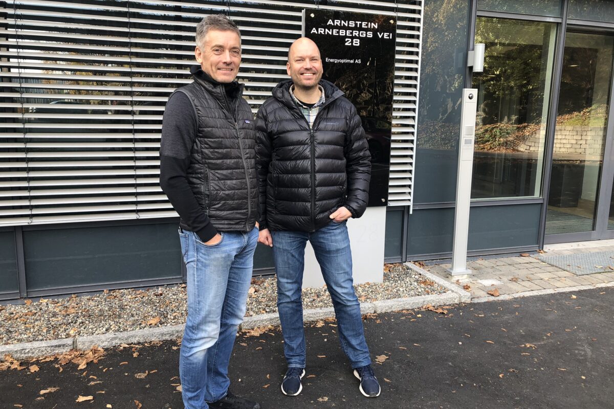 Geir Bergheim i Continuum Property AS har signert leieavtale med Atle Gerhardsen i Cautus Geo AS.