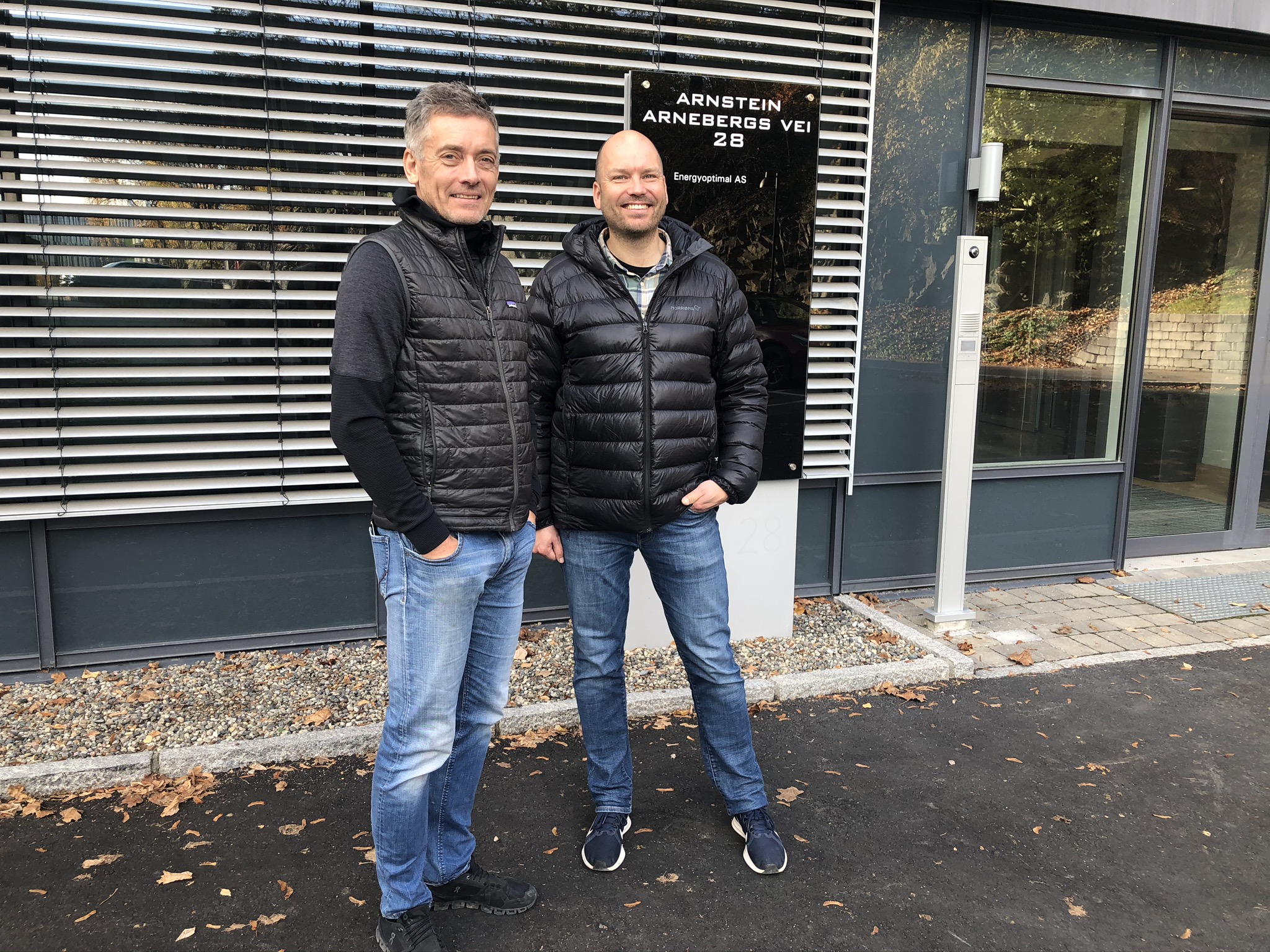 Geir Bergheim i Continuum Property AS har signert leieavtale med Atle Gerhardsen i Cautus Geo AS.