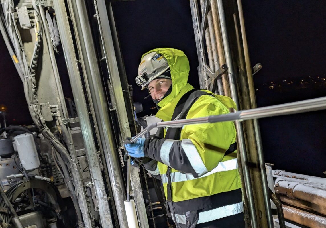 Prosjektingeniør Torje Fostås og Cautus Geo har tatt fram nye løsninger for overvåking av den nye containerterminalen i Kristiansand.