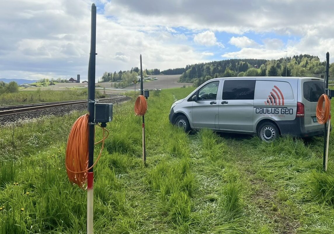 Titalls poretrykksmålere gir eksakt kunnskap om forholdene under grunnstabilisering for krysningsspor på Trønderbanen.