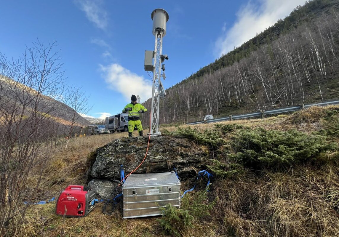 Montering i løpet av to dager på Fv 55 i Lom.